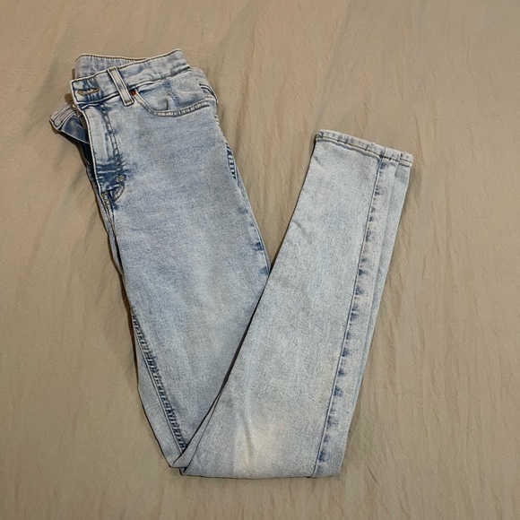 Topshop Light Wash Jamie Jeans - Picture 2 of 6